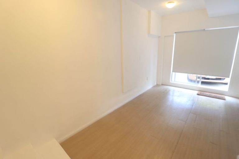 Photo of property in 4 Teviot Place, Totara Vale, Auckland, 0629