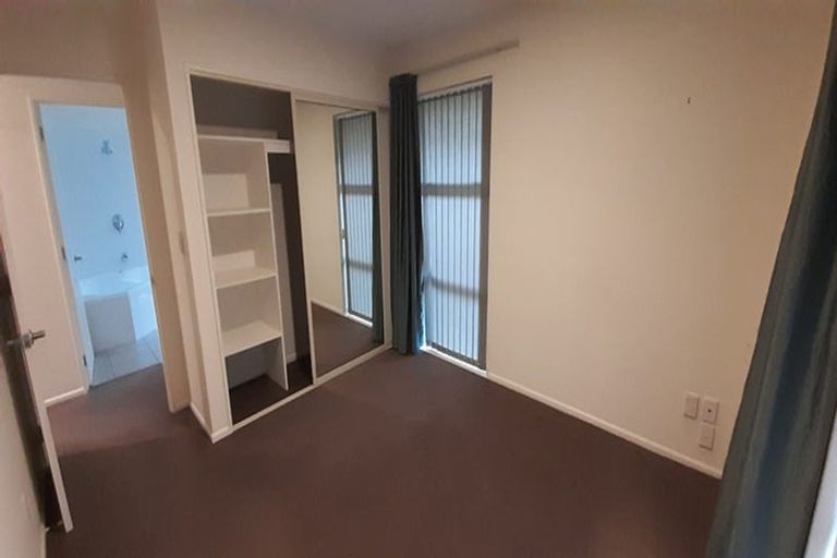 Photo of property in 4 The Oval, Hillmorton, Christchurch, 8024