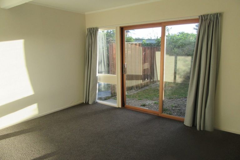 Photo of property in 16 Montana Road, Totara Park, Upper Hutt, 5018