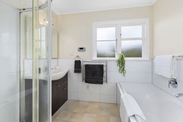 Photo of property in 9 Lane Crescent, Tawa, Wellington, 5028