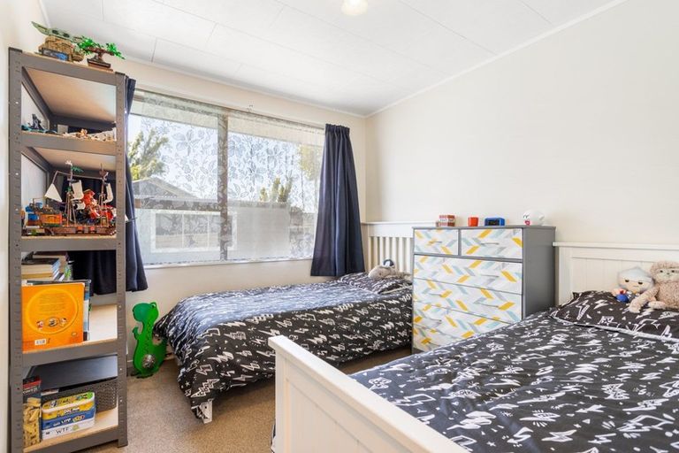 Photo of property in 2/162 Universal Drive, Henderson, Auckland, 0610