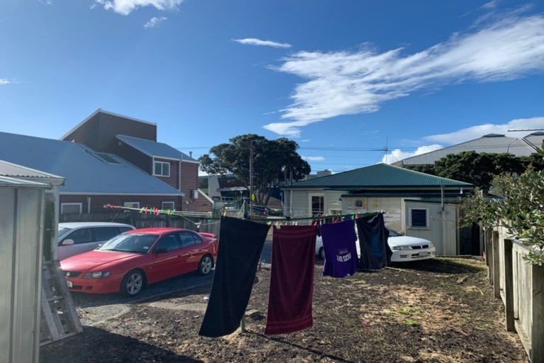 Photo of property in 74 Kilbirnie Crescent, Kilbirnie, Wellington, 6022