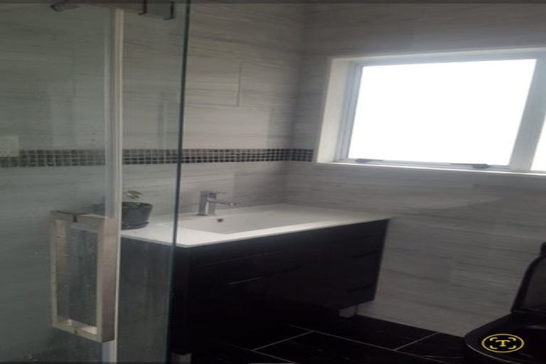 Photo of property in 57c Kamara Road, Glen Eden, Auckland, 0602