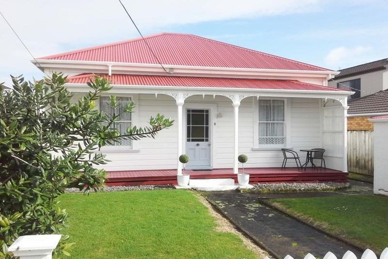 Photo of property in 8 Cutfield Road, New Plymouth, 4310