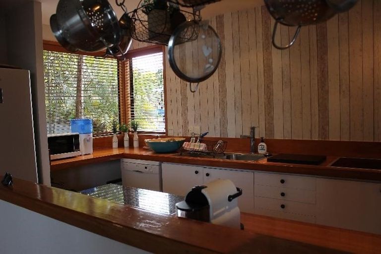 Photo of property in 3 Mizpah Road, Waiake, Auckland, 0630