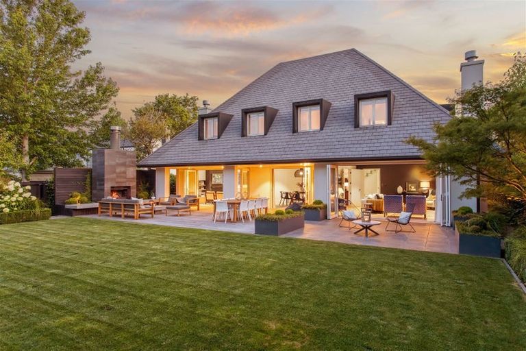 Photo of property in 72 Glandovey Road, Fendalton, Christchurch, 8052