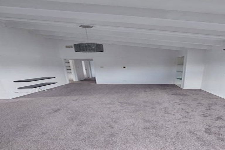 Photo of property in 1/46 Chippendale Crescent, Birkdale, Auckland, 0626