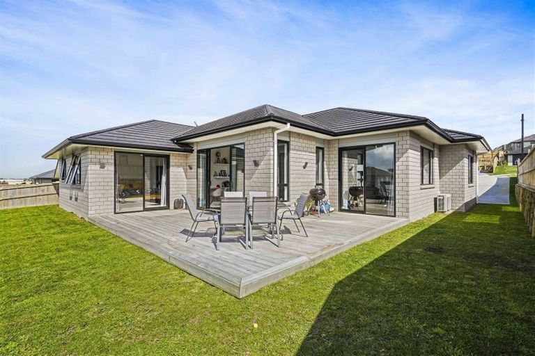 Photo of property in 12 Paiaka Place, Rototuna North, Hamilton, 3210