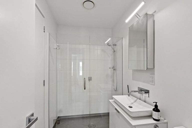 Photo of property in 9/83 Hinemoa Street, Birkenhead, Auckland, 0626