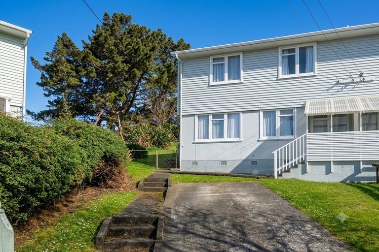 Photo of property in 8a-8b Devon Place, Cannons Creek, Porirua, 5024