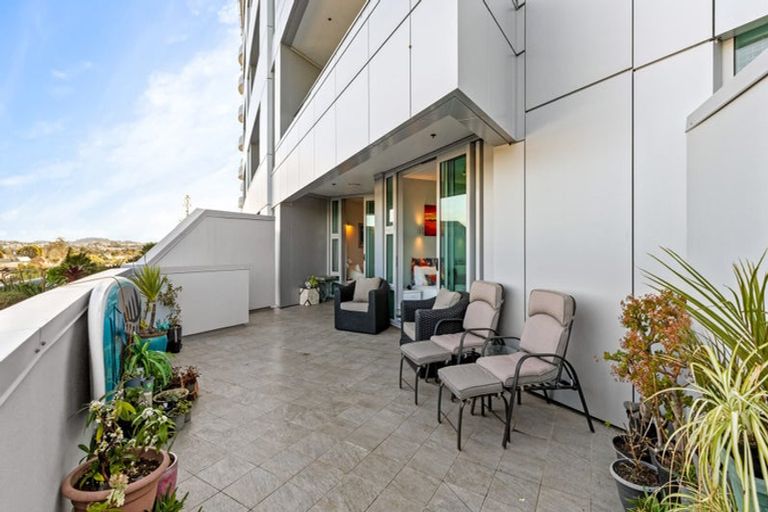 Photo of property in 415/11 Tamariki Avenue, Kelston, Auckland, 0602