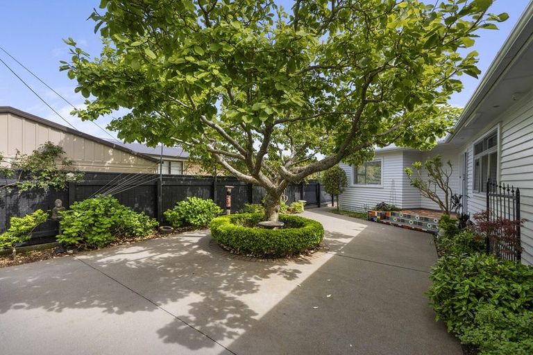 Photo of property in 8 Blenheim Place, Vogeltown, New Plymouth, 4310