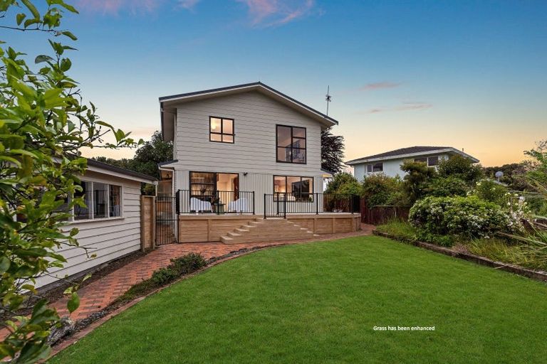 Photo of property in 111 Sandspit Road, Waiuku, 2123