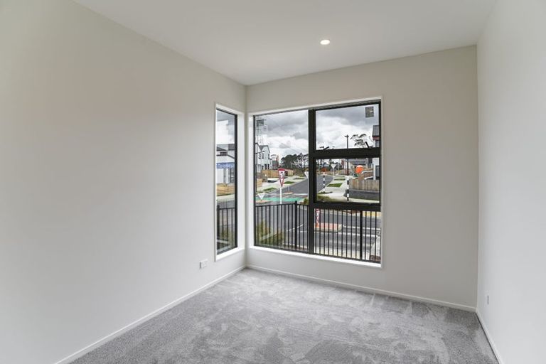 Photo of property in 37 Horokaka Street, Massey, 0614