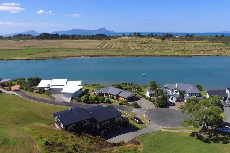 Photo of property in 21 Riverview Place, Waipu, 0582