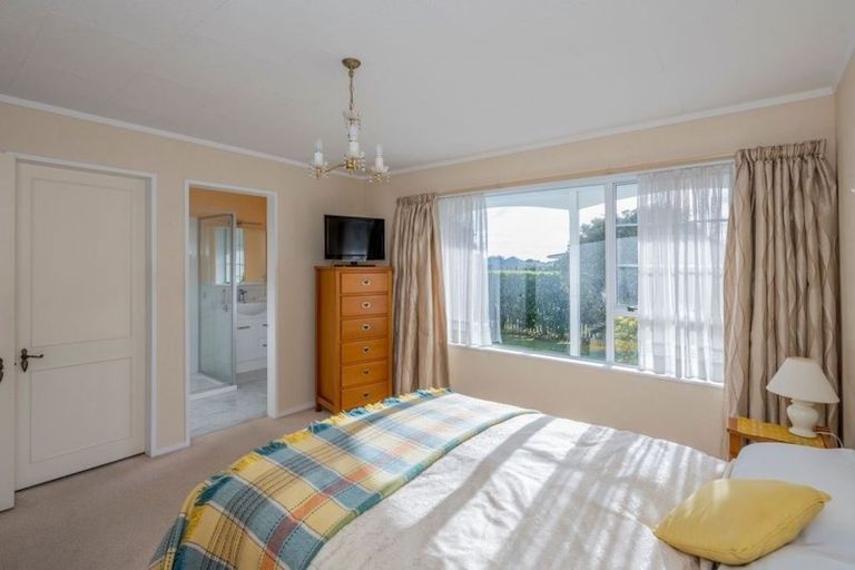 Photo of property in 90 Rimu Street, Waikanae, 5036