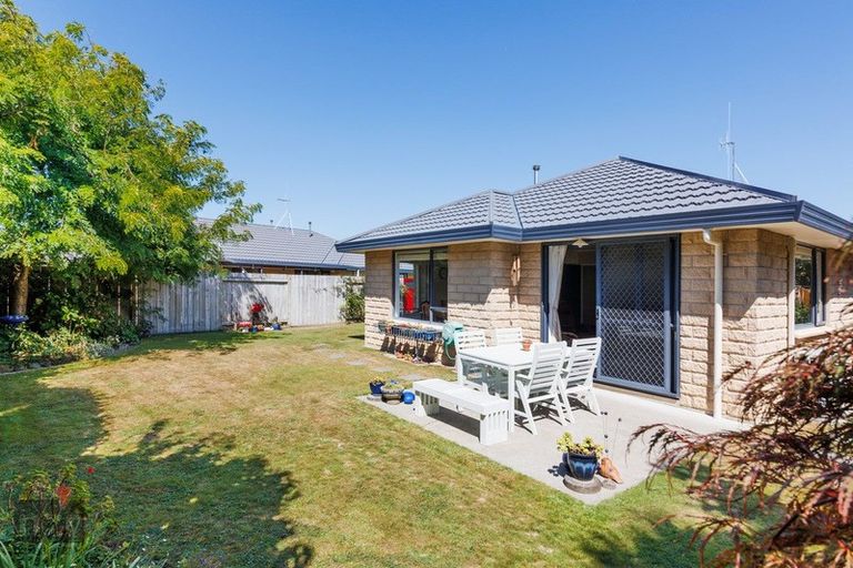 Photo of property in 17 Aspen Way, Kelvin Grove, Palmerston North, 4414