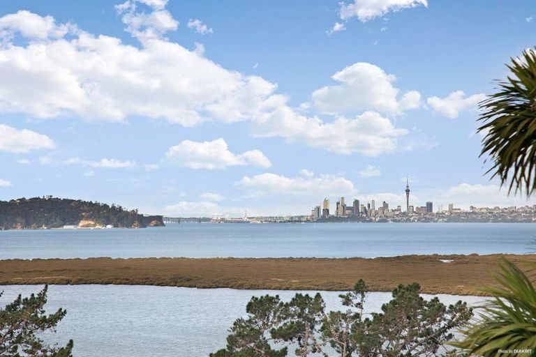 Photo of property in 51 Renoir Street, West Harbour, Auckland, 0618