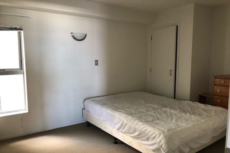 Photo of property in Alpha Apartments, 702/17 Vogel Lane, Auckland Central, Auckland, 1010