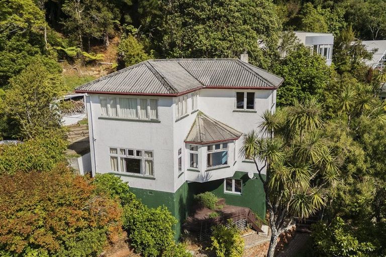 Photo of property in 33 Walter Road, Lowry Bay, Lower Hutt, 5013
