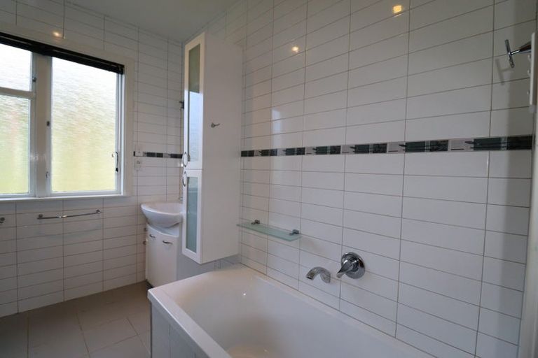 Photo of property in 1a Clinton Way, Kingston, Wellington, 6021