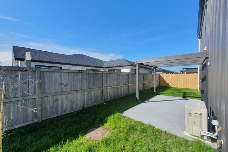 Photo of property in 12 Grandifolia Road, Takanini, 2110