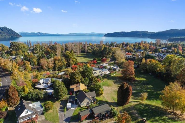 Photo of property in 68 Kinloch Road, Kinloch, Taupo, 3377