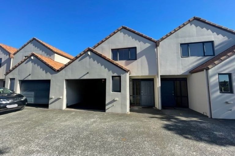 Photo of property in 2/27 Kellaway Drive, East Tamaki, Auckland, 2013