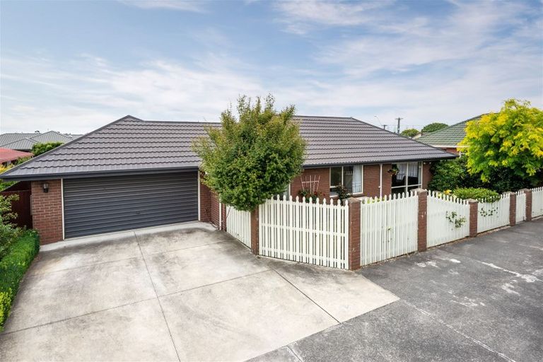 Photo of property in 2/76 Gilberthorpes Road, Hei Hei, Christchurch, 8042