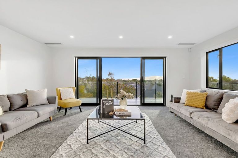 Photo of property in 68 Kakariki Grove, Waikanae, 5036