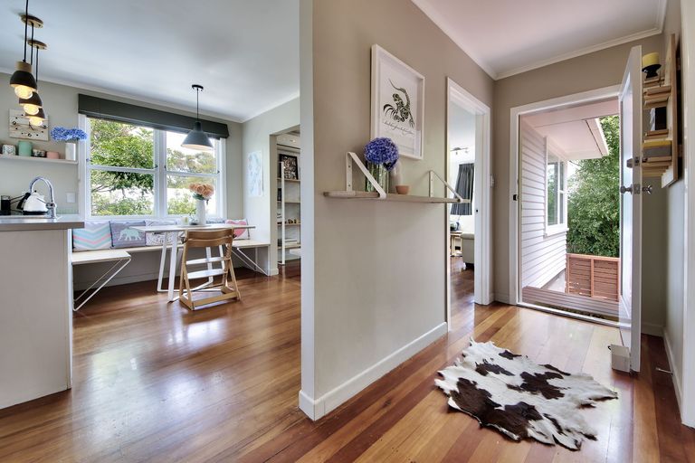 Photo of property in 30 Atkinson Road, Titirangi, Auckland, 0604