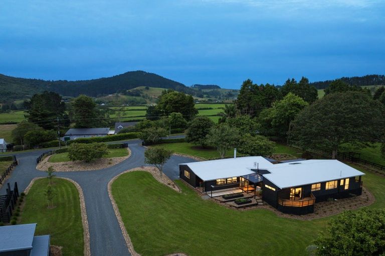 Photo of property in 414 Paparata Road, Bombay, 2675