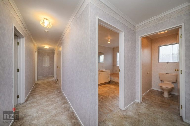 Photo of property in 5 Rosebank Avenue, Kelvin Grove, Palmerston North, 4414