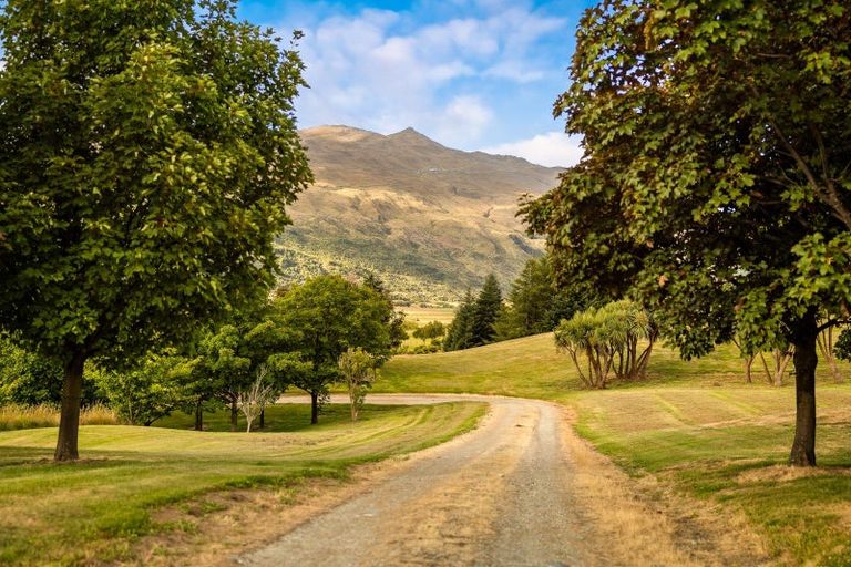 Photo of property in 80 Toka Road, Dalefield, Queenstown, 9371