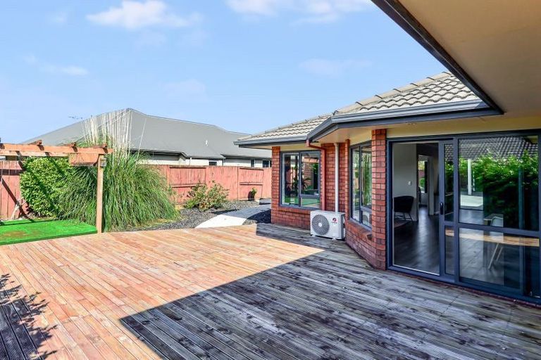 Photo of property in 22 Whitford Place, Rototuna North, Hamilton, 3210