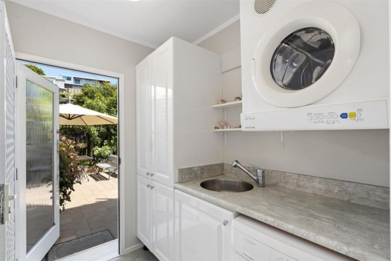 Photo of property in 2/31 Manly Esplanade, Browns Bay, Auckland, 0630