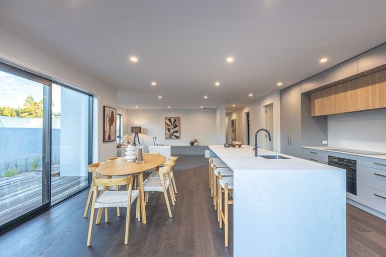 Photo of property in 32 Memorial Drive, Hokowhitu, Palmerston North, 4410