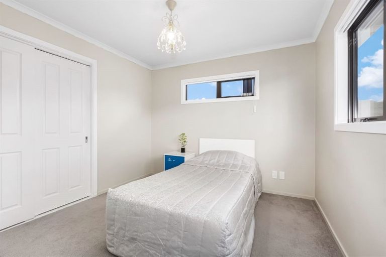Photo of property in 5 Dusky Crescent, Aotea, Porirua, 5024
