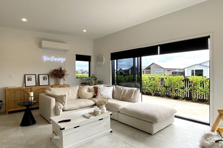 Photo of property in 10 Tangaroa Place, Poike, Tauranga, 3112