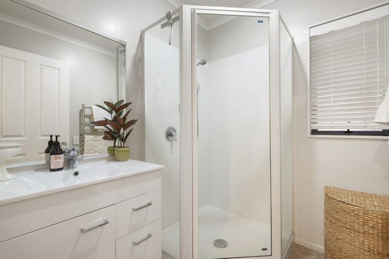 Photo of property in 83b William Bayes Place, Red Beach, 0932