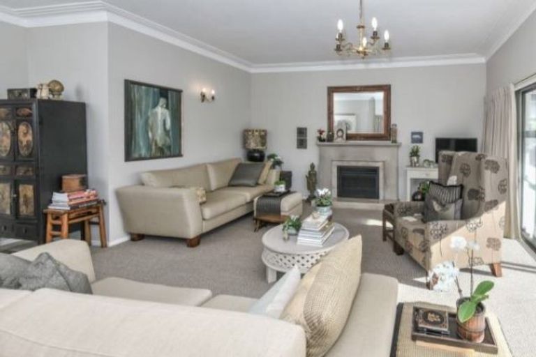 Photo of property in 6 Bungalore Place, Half Moon Bay, Auckland, 2012