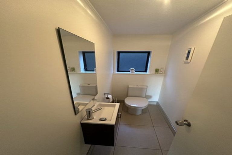 Photo of property in 8a Taumata Road, Castor Bay, Auckland, 0620