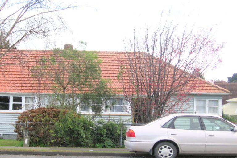 Photo of property in 5 Coles Crescent, Papakura, 2110