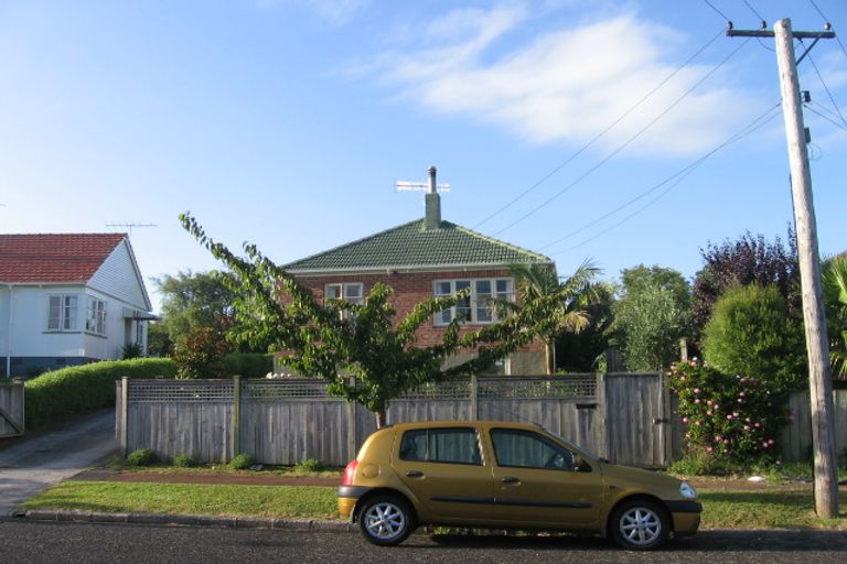 Photo of property in 74 Tahapa Crescent, Meadowbank, Auckland, 1072