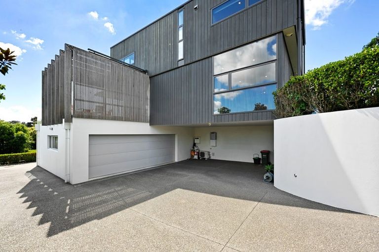 Photo of property in 142 Lake Crescent, Hamilton Lake, Hamilton, 3204