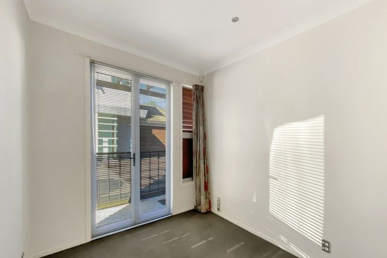 Photo of property in 11a Clearwater Cove, West Harbour, Auckland, 0618