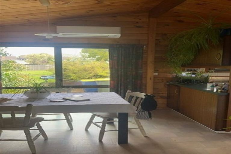 Photo of property in 11 Fitzwater Place, Henderson, Auckland, 0612