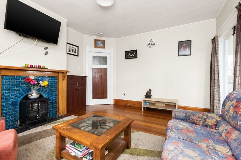 Photo of property in 33 Bowling Road, Greenmeadows, Napier, 4112