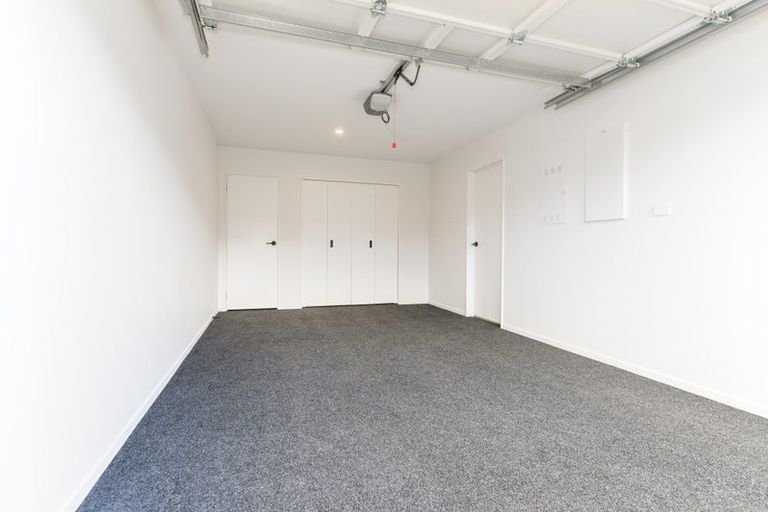 Photo of property in 19d Tawa Road, Te Atatu Peninsula, Auckland, 0610