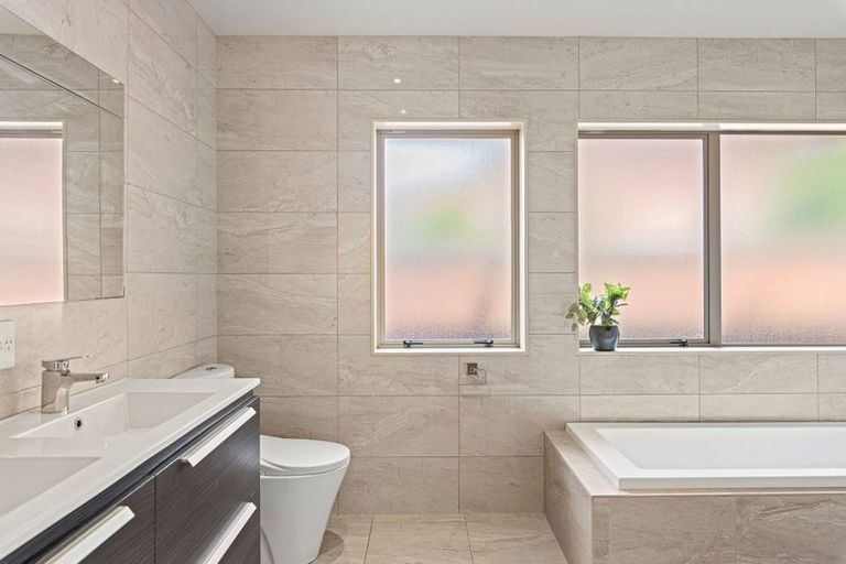 Photo of property in 1 Henridge Place, Avonhead, Christchurch, 8042